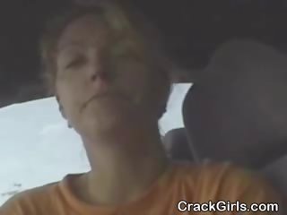Zreli blondinke razpoka cipa sesanje kurac v javno avto