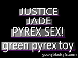 Jahat muda perempuan hitam gal justice
