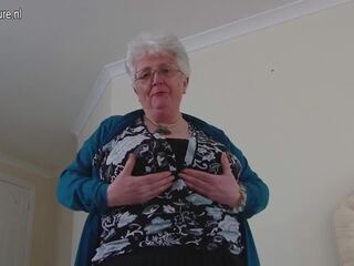 Veľký breasted britské babka hrať s seba: dospelé video 53