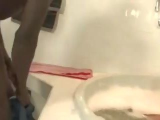 Szőrös szőke grown -ban fürdőszoba, ingyenes szex film a4